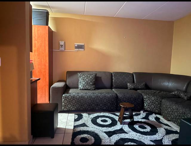 2 BEDROOM APARTMENT FOR SALE IN WATERVAL EAST